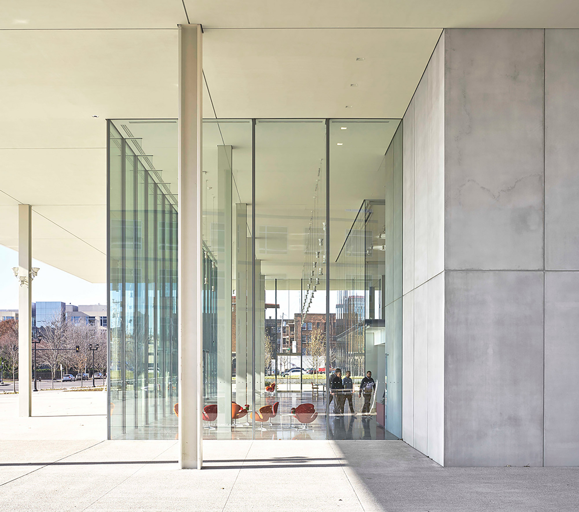 Krause Gateway Center, exterior lobby, by Renzo Piano Building Workshop