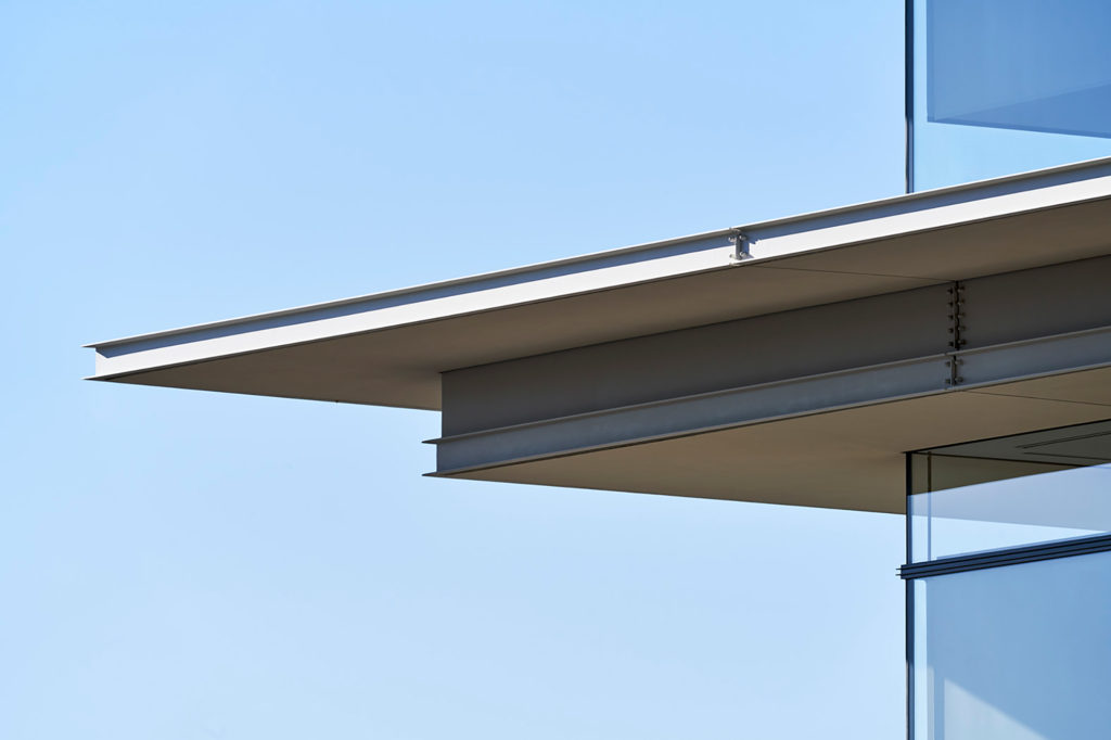 Krause Gateway Center, overhang detail, by Renzo Piano Building Workshop