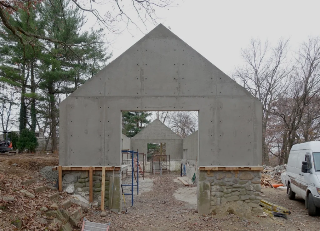 SCHORN_Studio_north concrete wall