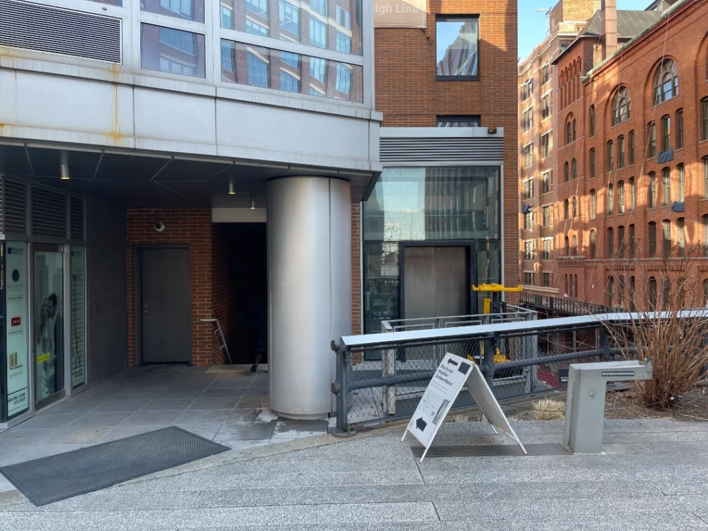 SCHORN_16th Street Stair_HL Entrance